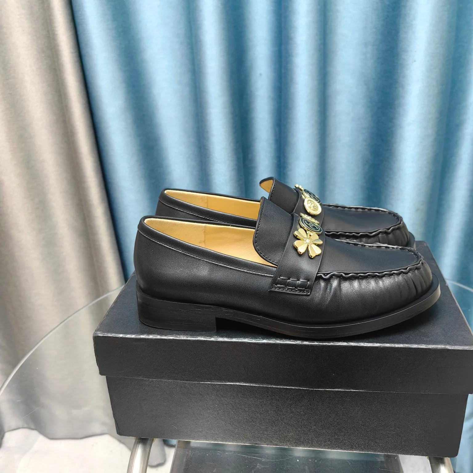 👟👟Ex-factory price 640👟👟 Chanel 24A latest handmade loafers! Counter purchasing version! ! The most difficult to buy handmade shoes at the counter. Classic logo element hardware design. Really super good-looking. Thousands of people are asking for it. Even second-class luxury products are priced at a premium. Size: 35-39. Other sizes are determined.